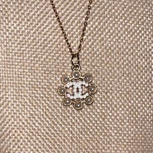 Chanel repurposed pendant necklace - Picture 2 of 8